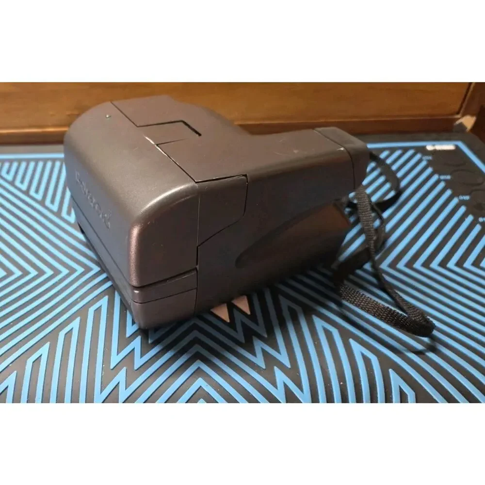 POLAROID ONE STEP CLOSE UP 600 FILM INSTANT CAMERA VINTAGE BLK W/ STRAP